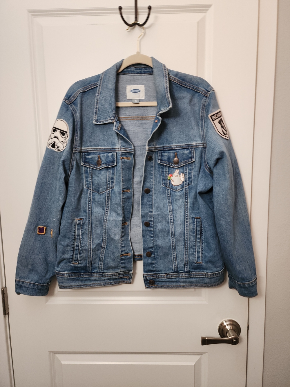 Old Navy Blue Denim Trucker Jacket with Patch Details - Picture 3 of 8